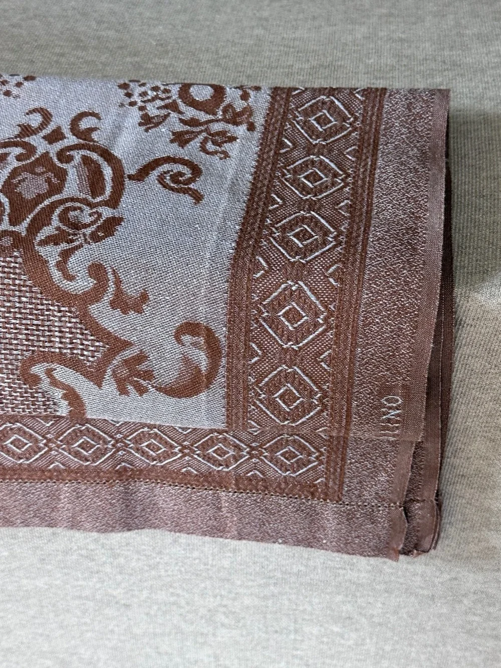 Italian Tessitura Pardi- Jacquard Damask Table Runner: BRAND NEW